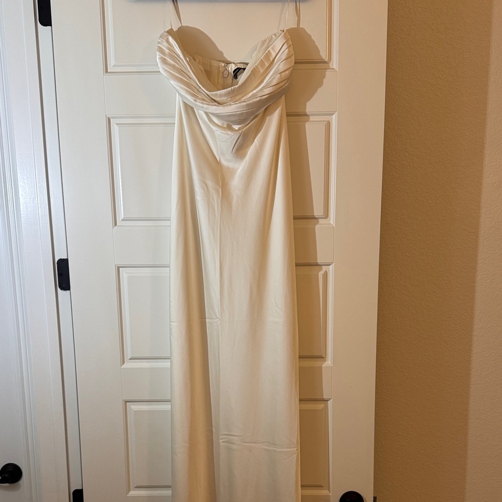 Abercrombie & Fitch Cream Tag